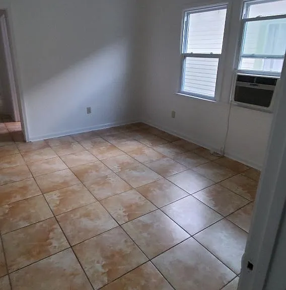 1118 Lizardi St — Photo 2