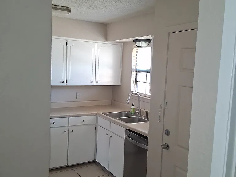 910 Southmoor Dr #910 — Photo 20