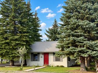 706 W College St, Mackay, ID 83251