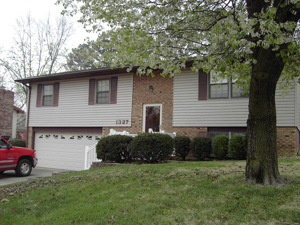 1st image of 1327 Oak St