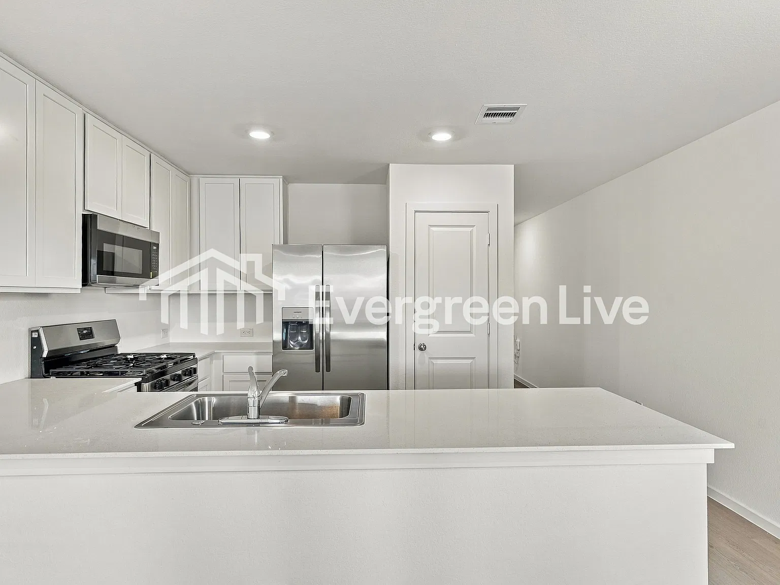 3 bed, 2.0 bath, 1409 sqft, $1,745 — Photo 4