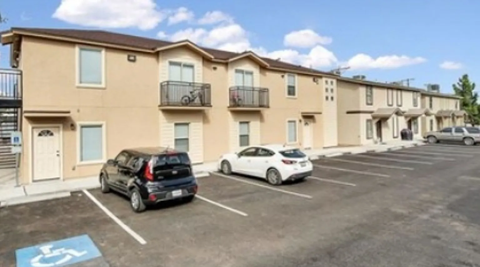 Center Way Apartments 2bdr - 1 Bath — Photo 3