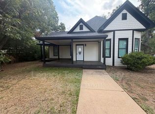 709 W Chambers St, Cleburne, TX 76033