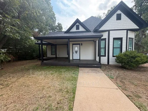 709 W Chambers St, Cleburne, TX 76033