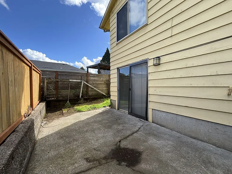 4660 NE Lombard St — Photo 33
