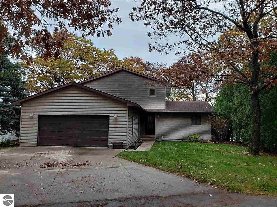1st image of 745 S Crescent Ave