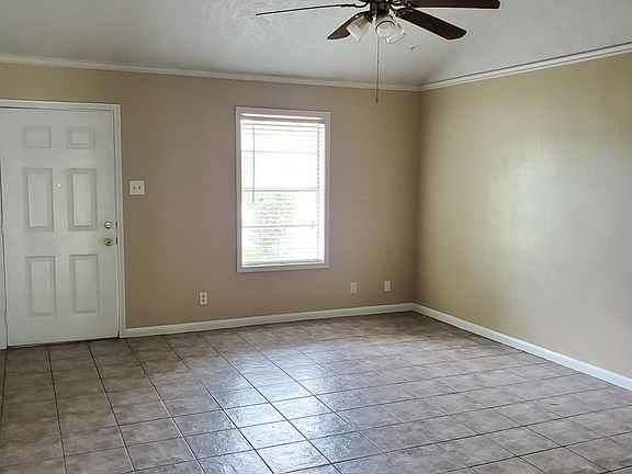 5th image of 1831 N Tallowood Dr