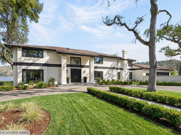 8266 Peninsula Dr, Kelseyville, CA 95451