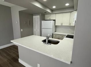 752 Executive Center Dr APT 28, West Palm Beach, FL 33401