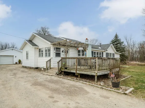 18514 Pardee Rd, Galien, MI 49113