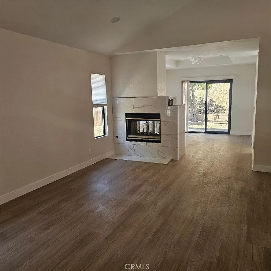 4 bed, 2.5 bath, 1895 sqft, $3,700 — Photo 2