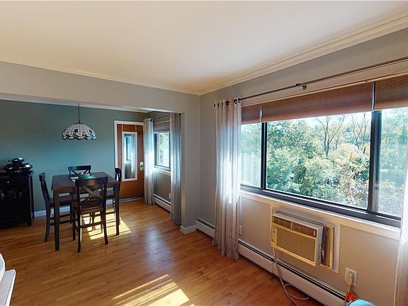 3rd image of 8 E Lawrence Park Dr Unit 8