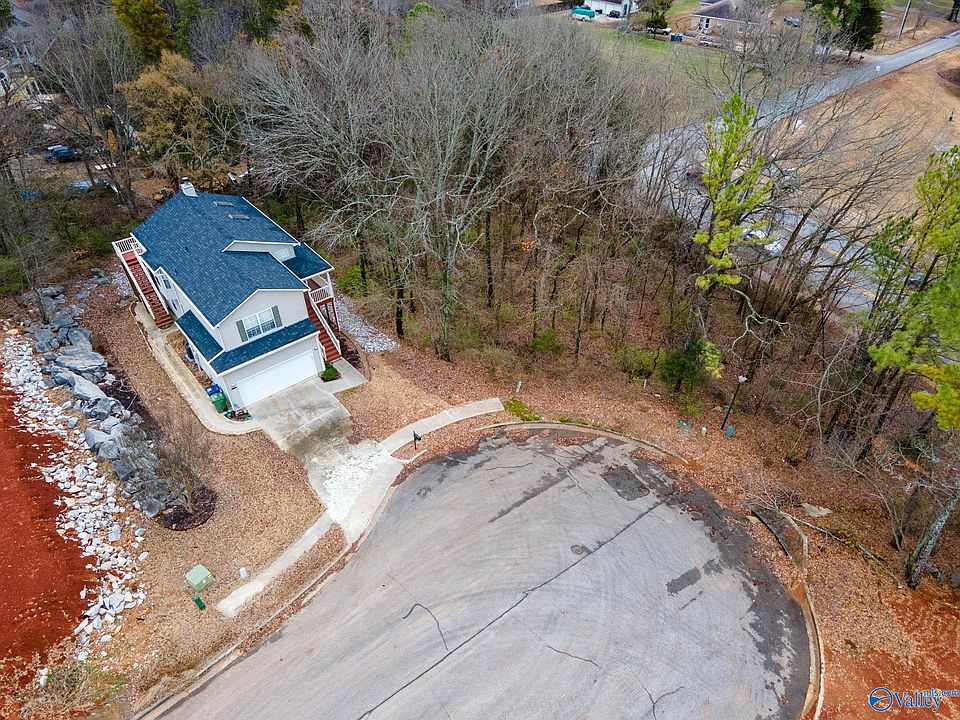 2nd image of 595 Farmingdale Dr