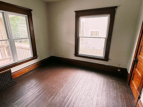 4th image of 118 Garden St #2