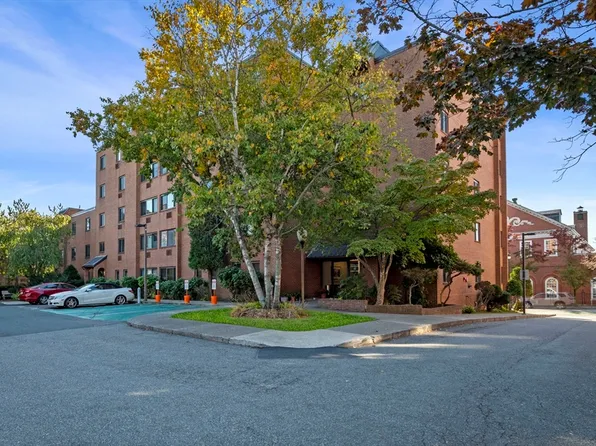 10 Norman St APT 402, Salem, MA 01970