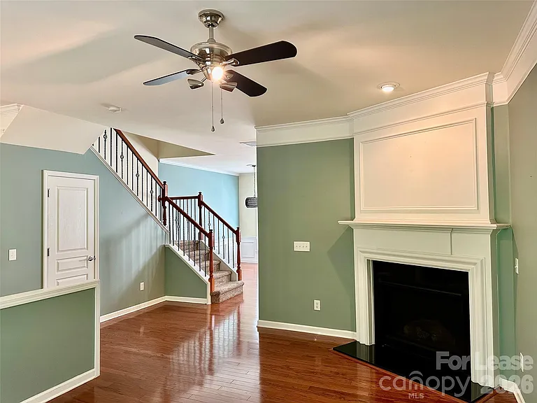1104 Drayton Ct — Photo 7