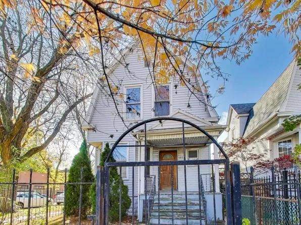 3835 W Montrose Ave, Chicago, IL 60618
