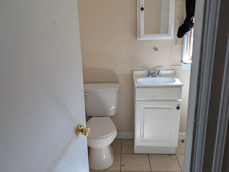 718 Centre St — Photo 5