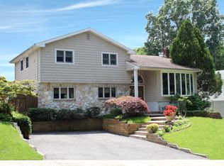 32 McLoughlin St, Glen Cove, NY 11542
