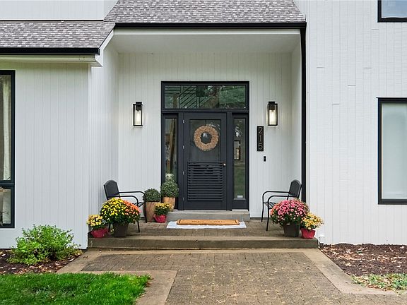 3rd image of 215 Timber Ridge Rd