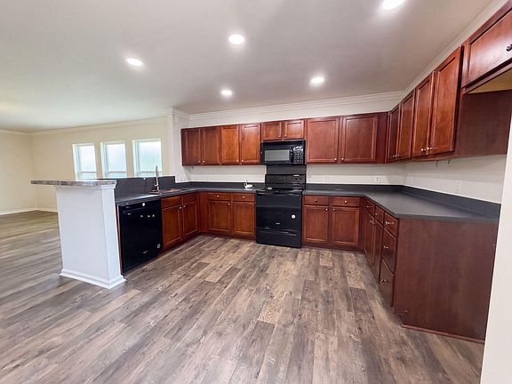 2nd image of 211 Emerald Isle Dr