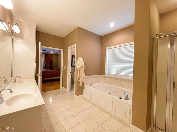 3rd image of 1445 Hodges Cir