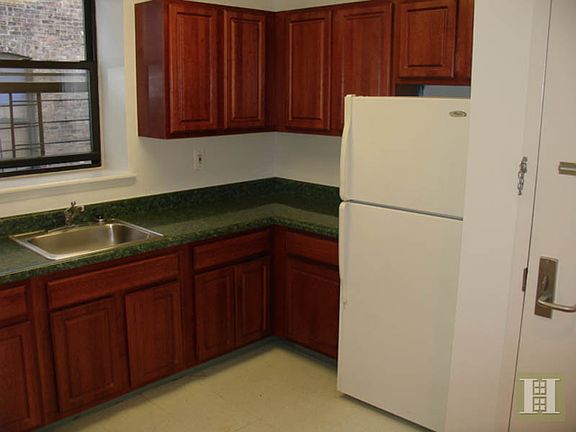 4th image of 212 W 111th St APT 5A