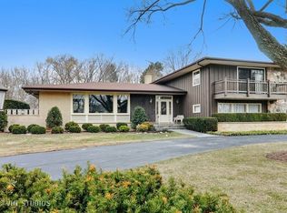 340 E Longacres Ln, Palatine, IL 60067