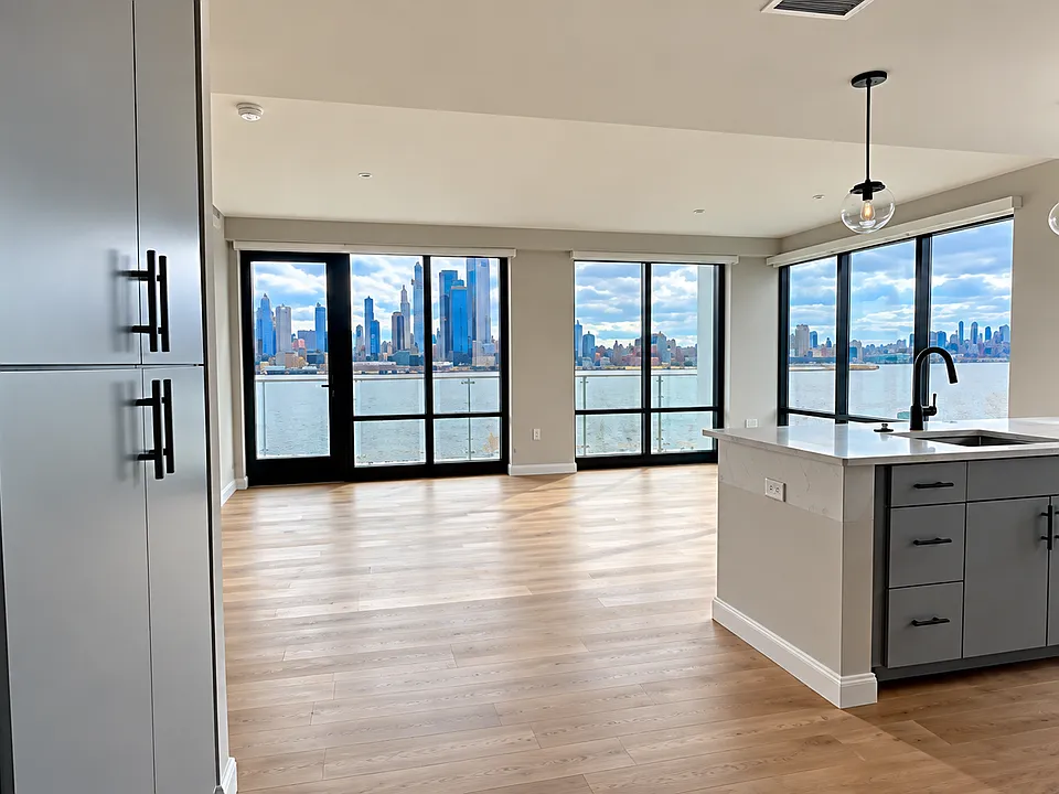 4 Port Imperial Blvd #402