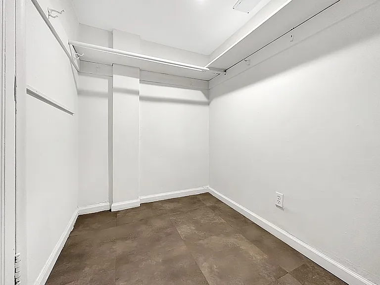 Manning Manor — Photo 19