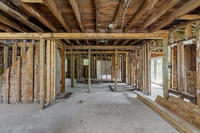 5th image of 28 Gates Avenue