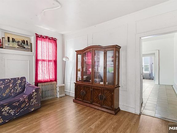 5th image of 318 Ellery Ave
