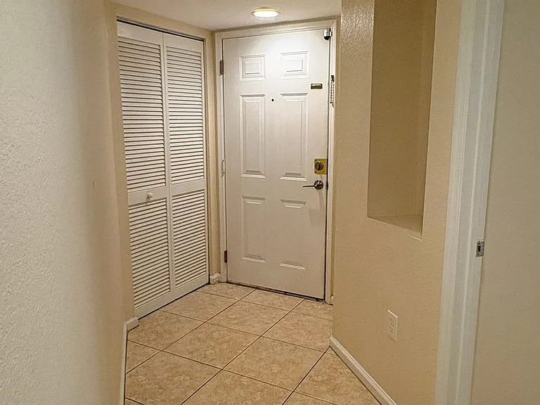 4121 Residence Dr #305 — Photo 4