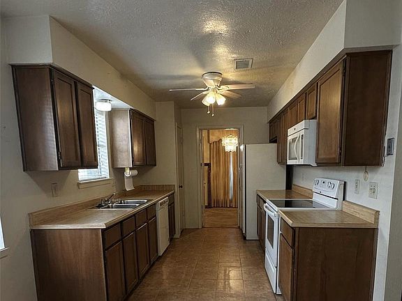 5th image of 1331 Castle Glen Dr