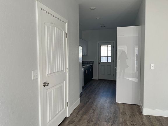 4th image of 1420 S Ogallala St #3