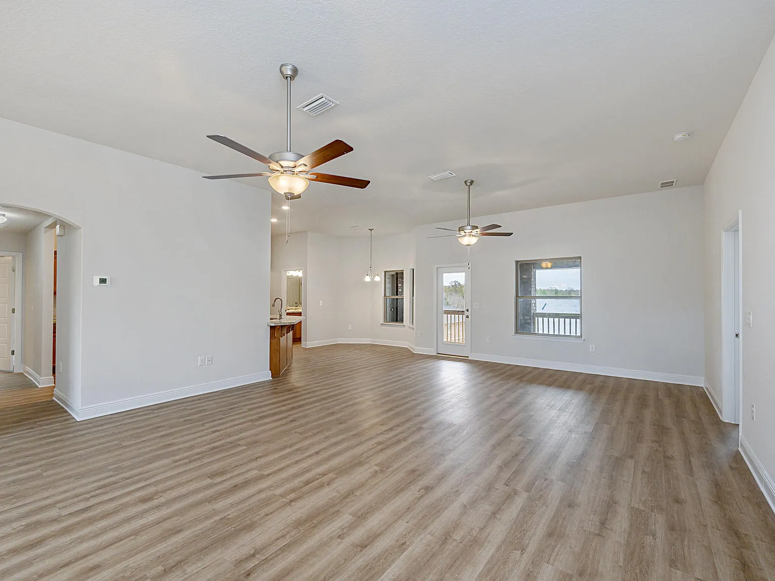 4 bed, 2334 sqft, $2,200 — Photo 2