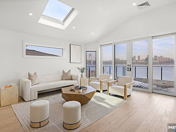 3rd image of 27 Shore Rd