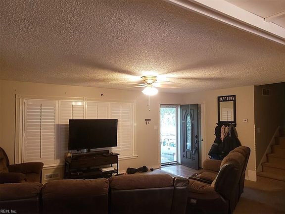 4th image of 332 Caren Dr