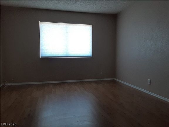 4th image of 497 N Circle Dr #4