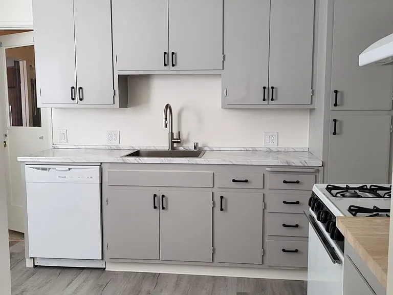 N Griffith Park Dr — Photo 16
