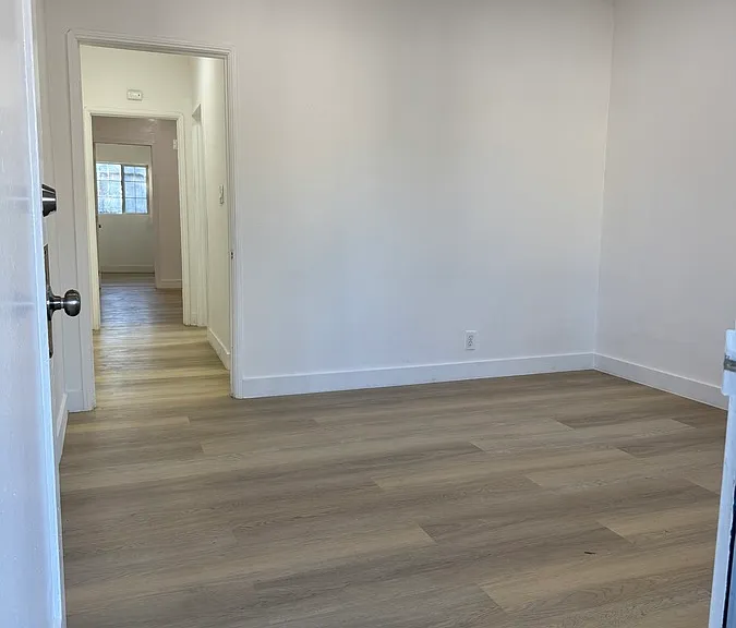 1003 N Clement St — Photo 3