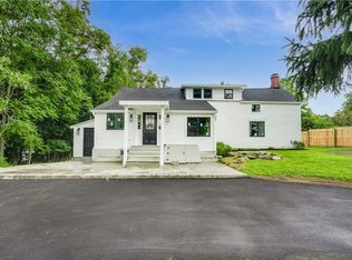 152 Red Schoolhouse Rd, Fishkill, NY 12524