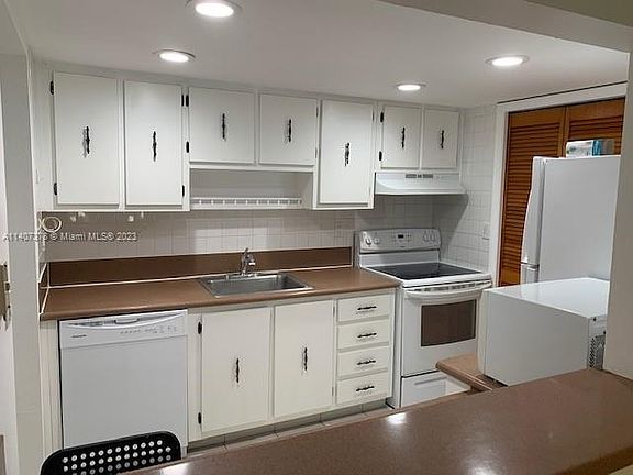 4th image of 200 Lakeview Dr APT 203