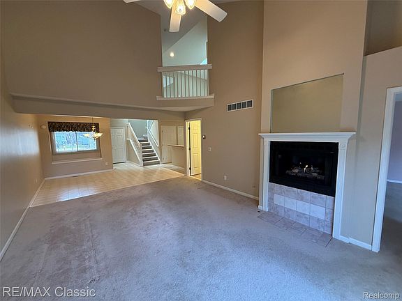 4th image of 61016 Evergreen Ct