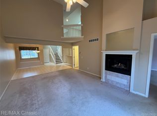 61016 Evergreen Ct, South Lyon, MI 48178
