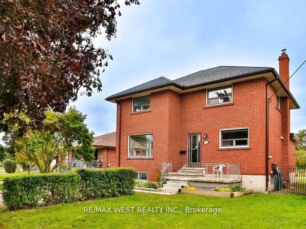 16 Upwood Ave, Toronto, ON M6L 3A5