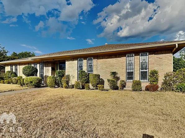810 Bradfield Dr, Garland, TX 75042