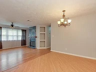 3rd image of 845 Stratford Hall Dr