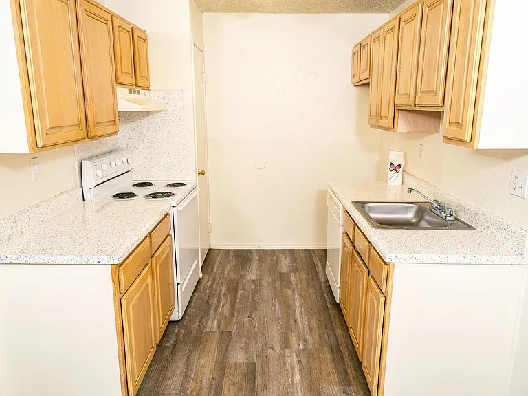 Tamarack Place Apartments — Photo 17