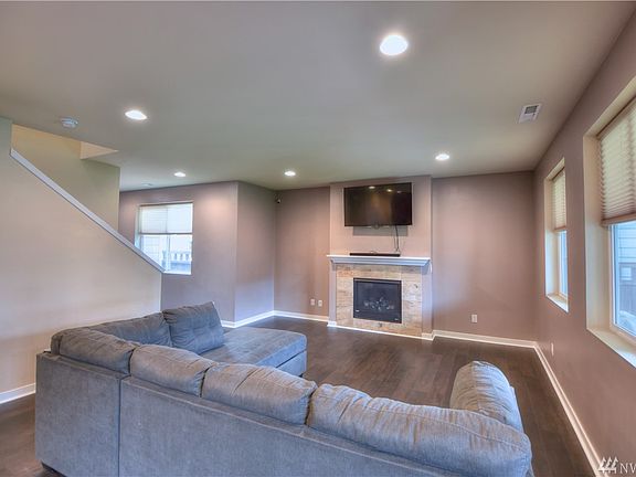 4th image of 9035 Buttercup St Se